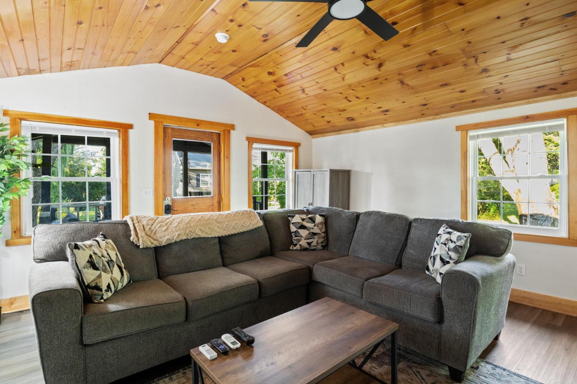 Cozy Home W/ King Bed & Lake Access Canandaigua Exterior foto